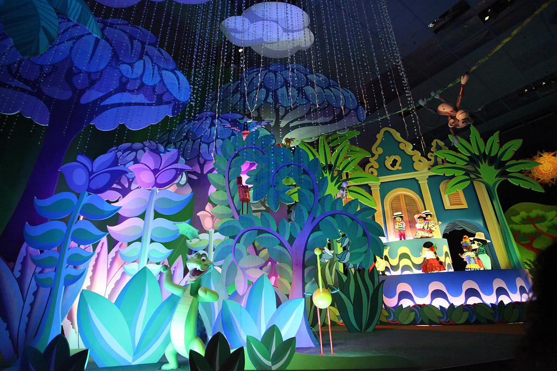 Small_world_paris_disney