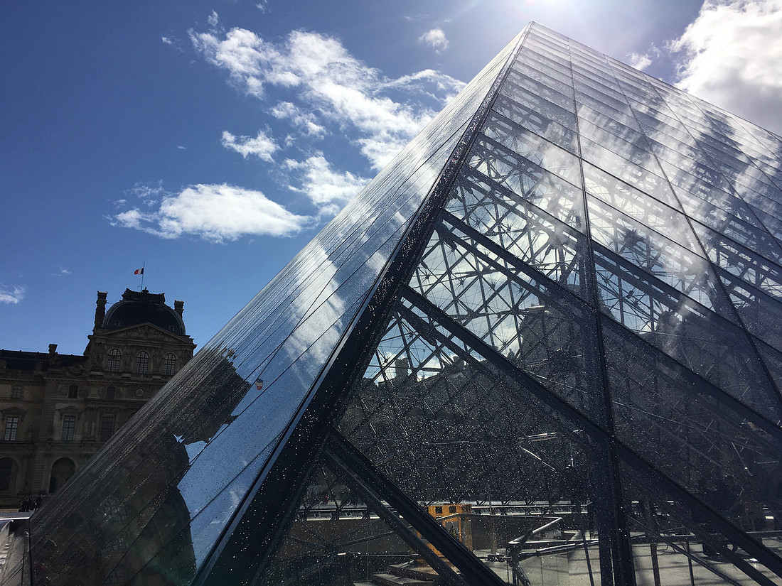 Pyramid_Louvre