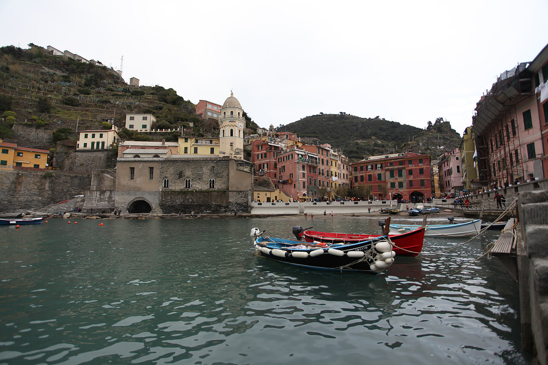 Vernazza_boats