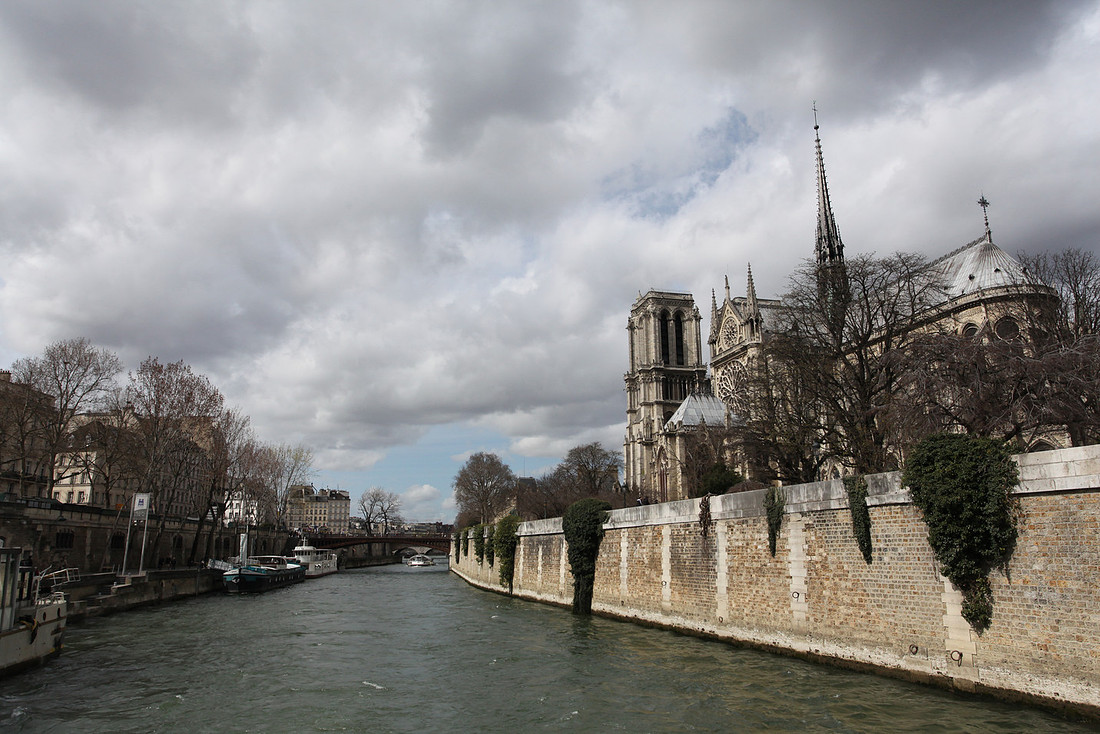 Notre_dame_water_Paris